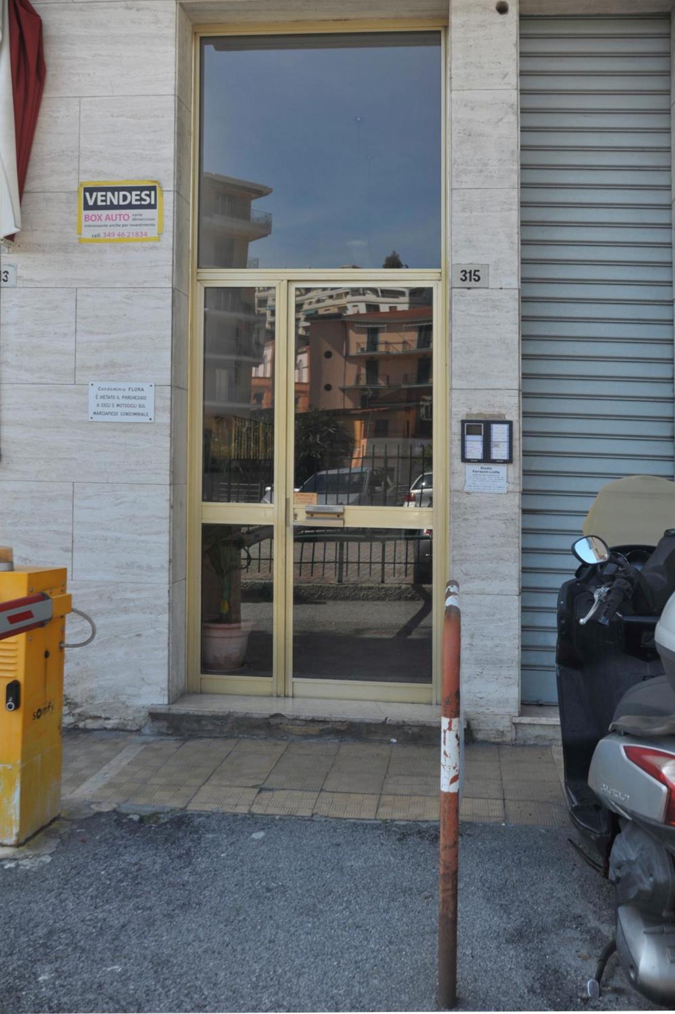Casa Carina Centro Citta Con Garage Privato Apartment Sanremo Luaran gambar