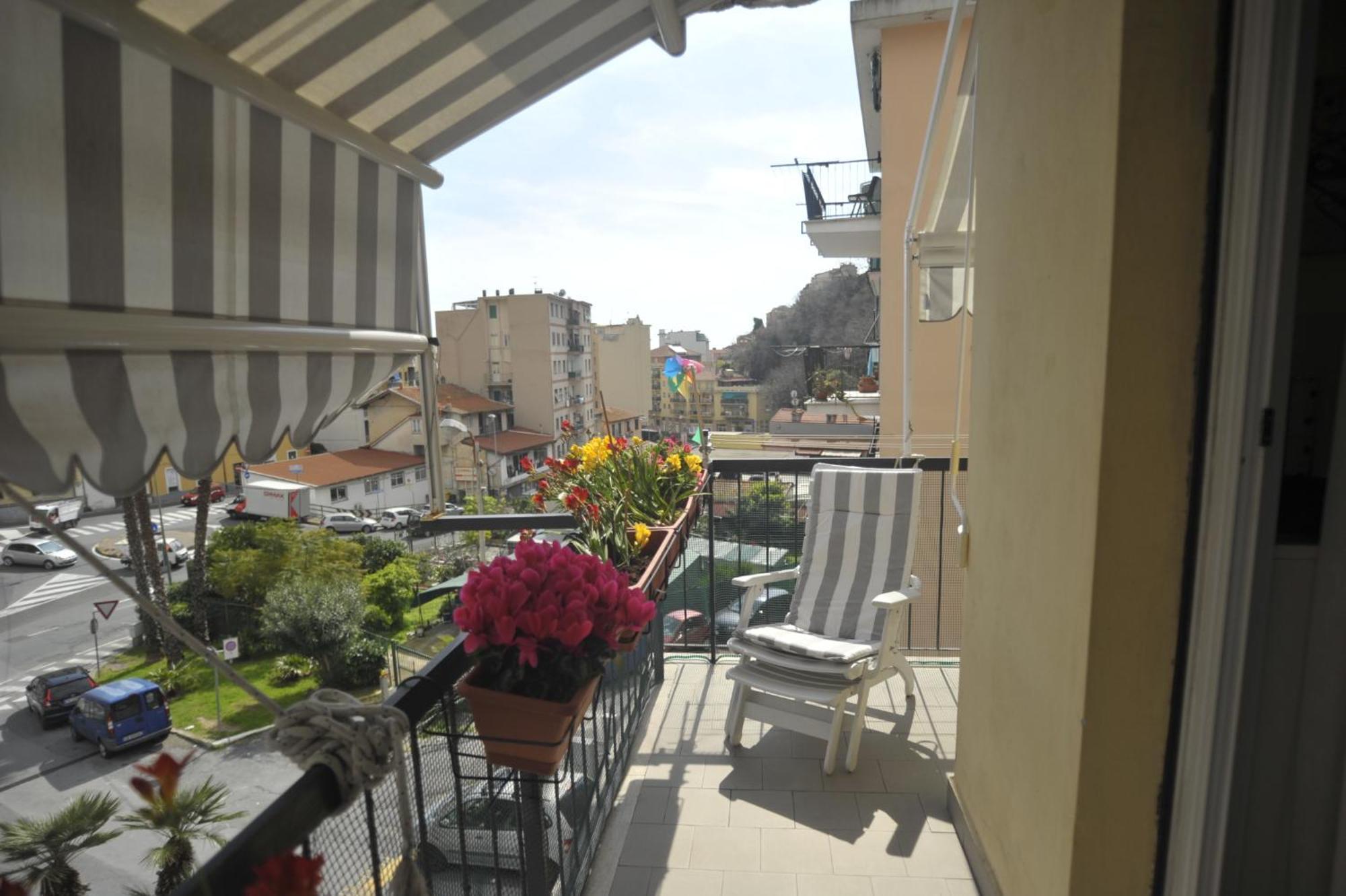 Casa Carina Centro Citta Con Garage Privato Apartment Sanremo Luaran gambar