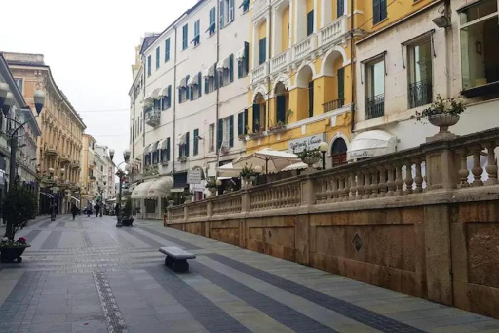 Casa Carina Centro Citta Con Garage Privato Apartment Sanremo Luaran gambar