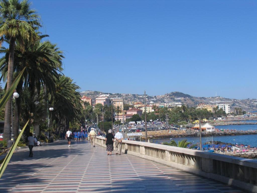 Casa Carina Centro Citta Con Garage Privato Apartment Sanremo Luaran gambar