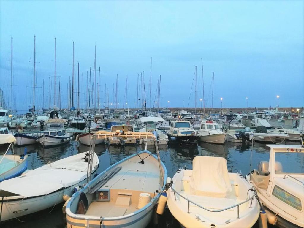 Casa Carina Centro Citta Con Garage Privato Apartment Sanremo Luaran gambar