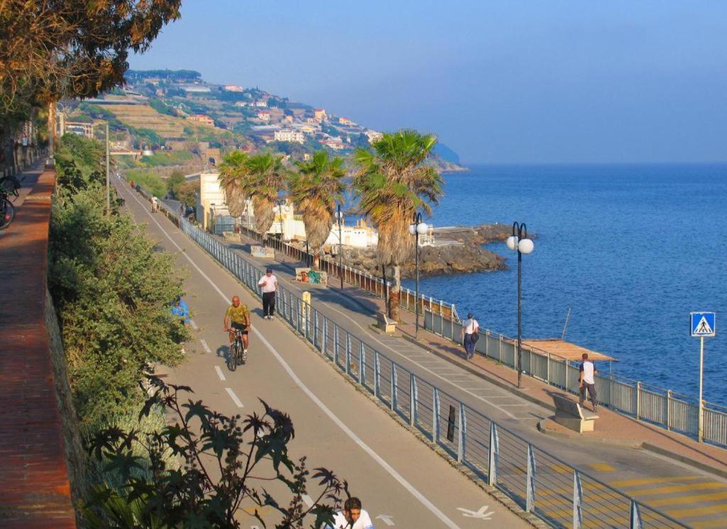 Casa Carina Centro Citta Con Garage Privato Apartment Sanremo Luaran gambar
