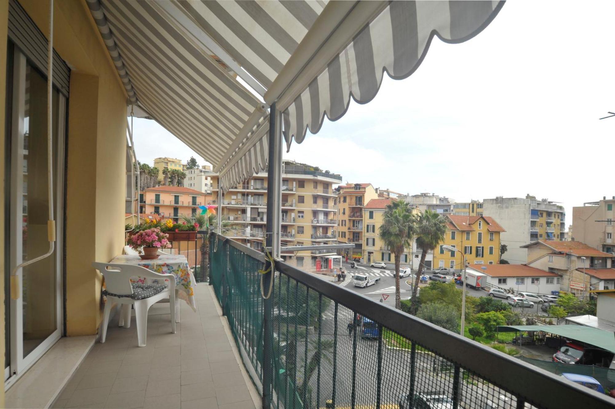 Casa Carina Centro Citta Con Garage Privato Apartment Sanremo Luaran gambar