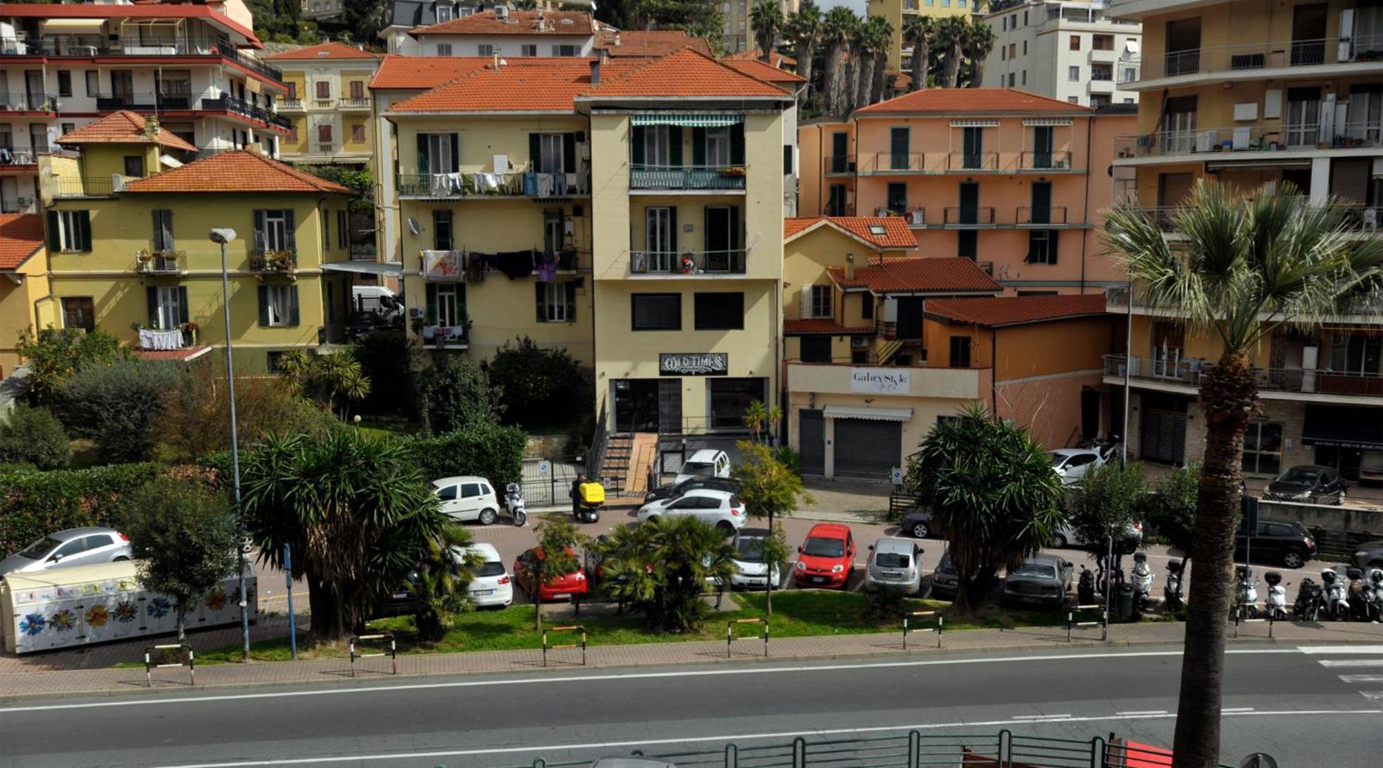 Casa Carina Centro Citta Con Garage Privato Apartment Sanremo Luaran gambar