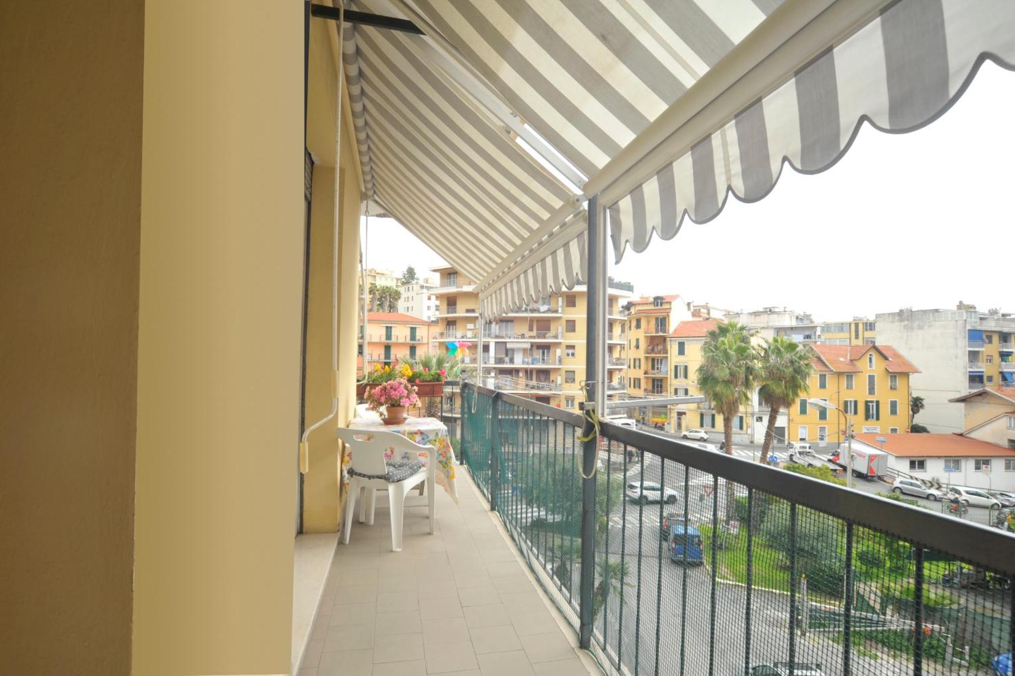 Casa Carina Centro Citta Con Garage Privato Apartment Sanremo Luaran gambar
