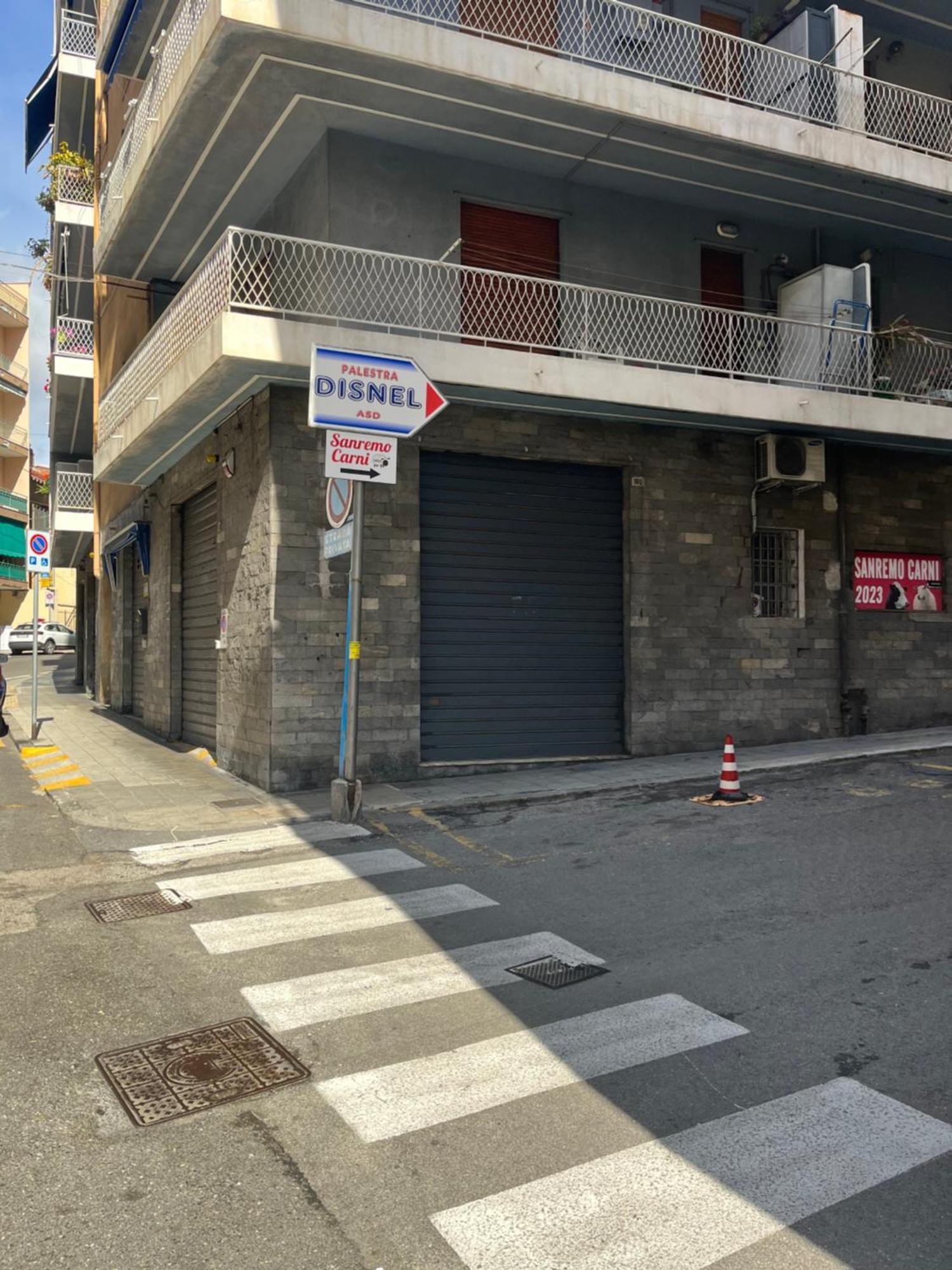 Casa Carina Centro Citta Con Garage Privato Apartment Sanremo Luaran gambar