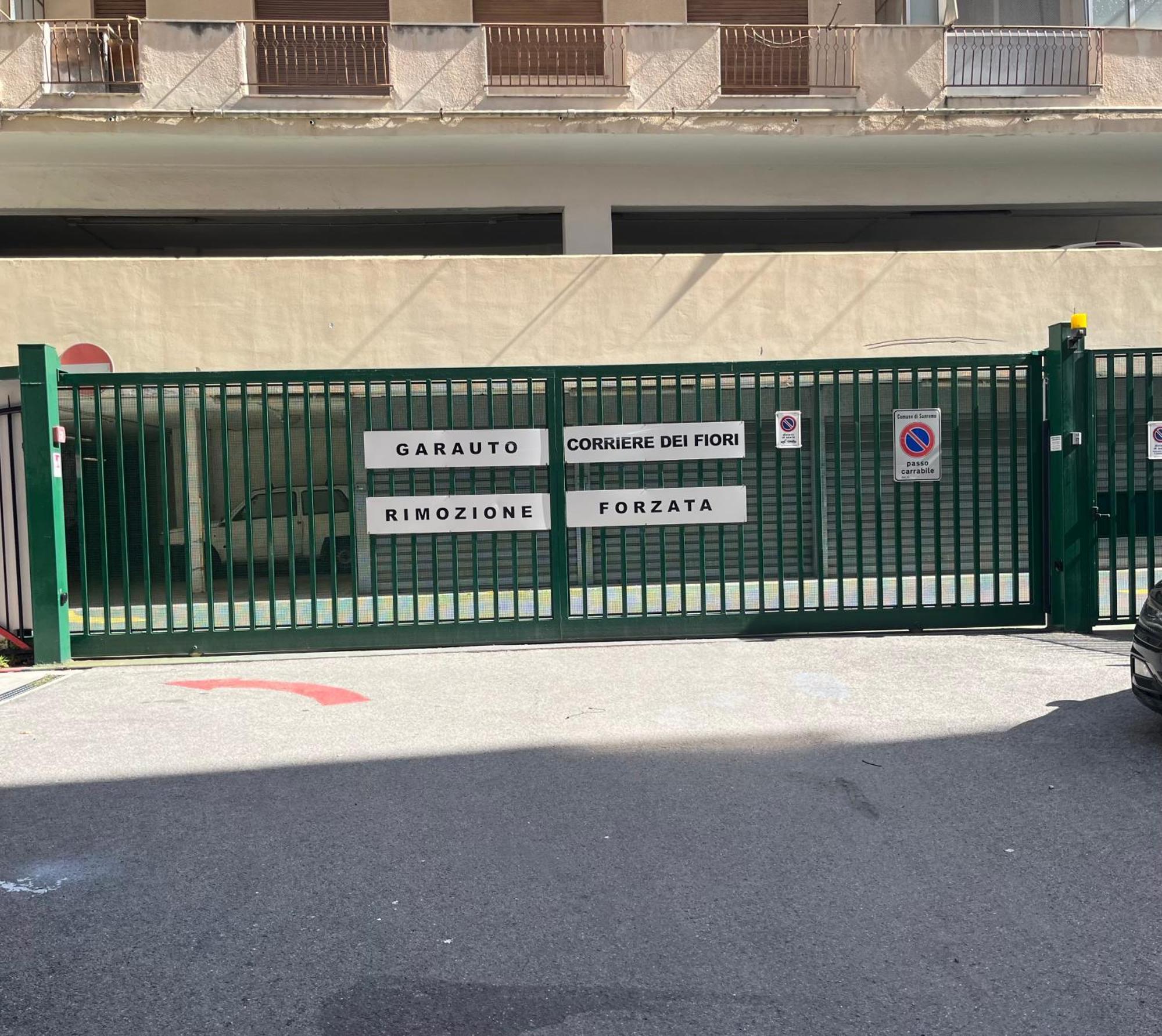 Casa Carina Centro Citta Con Garage Privato Apartment Sanremo Luaran gambar