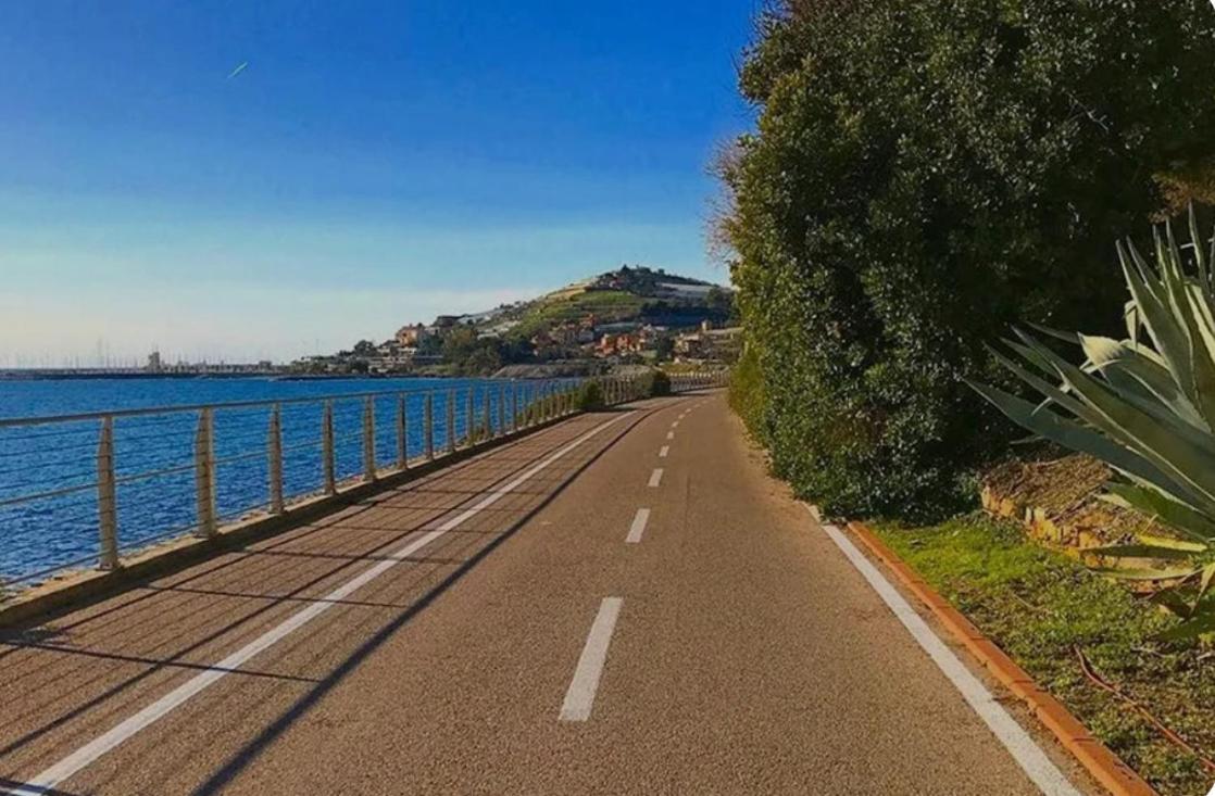 Casa Carina Centro Citta Con Garage Privato Apartment Sanremo Luaran gambar